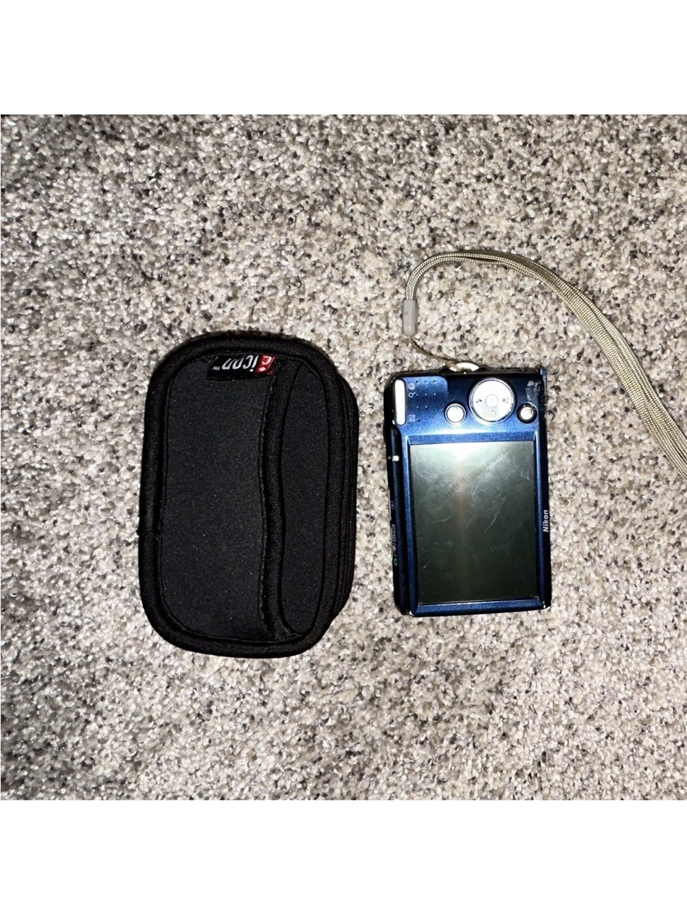 Nikon COOLPIX L18 8MP Compact Digital Camera Blue 3x Zoom 3in w/ Case Strap